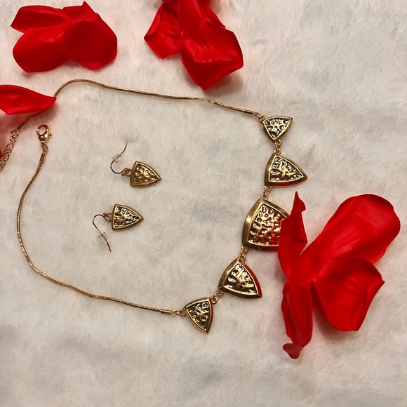 18” Gold Tone NECKLACE/EARRING SET - Picture 5 of 13